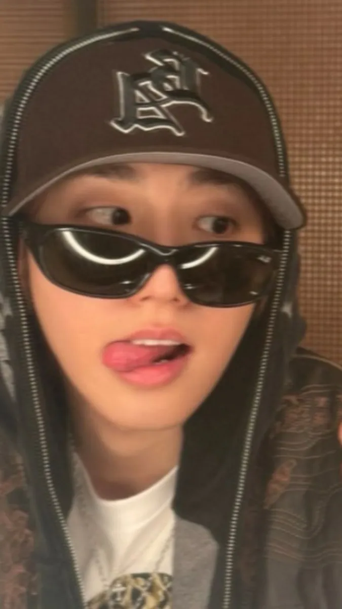 ai character: 𝓗𝓪𝓷⭐️🐿️ background