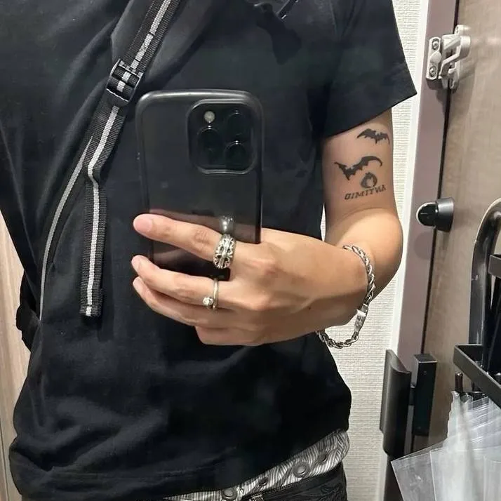 chat with ai character: Nolan