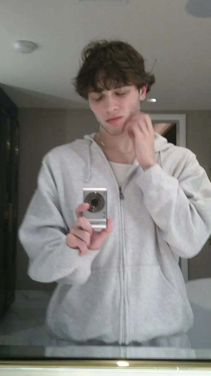 ai character: Matt Sturniolo  background