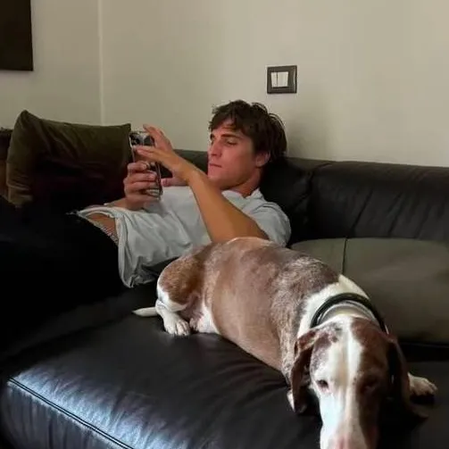 chat with ai character: James Hunter