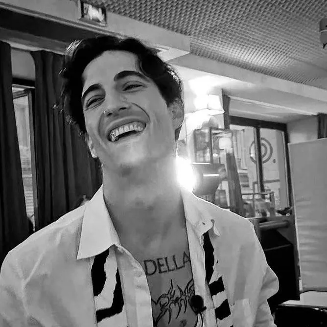 chat with ai character: Damiano David
