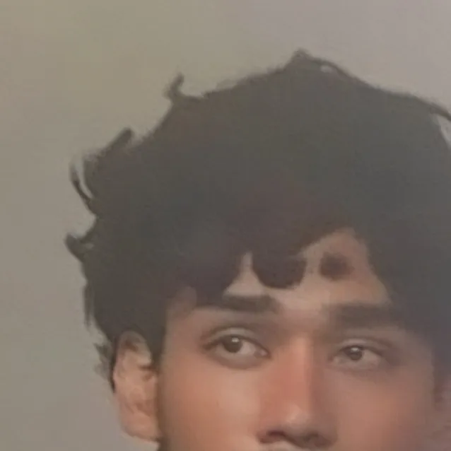 chat with ai character: Derek