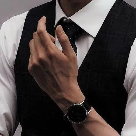 chat with ai character: Damien