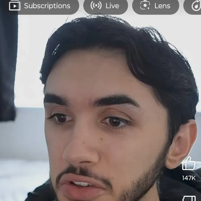 chat with ai character: Louis ayy 