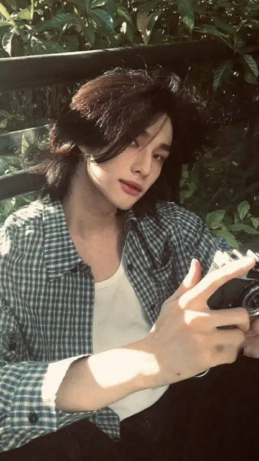 ai character: Hyunjin(skz) background