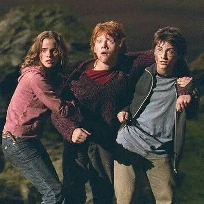 chat with ai character: Le golden trio