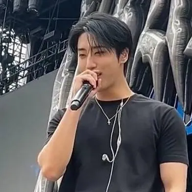 chat with ai character: Hannie/Peter Han J