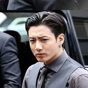 chat with ai character: Jeon Jungkook/JK