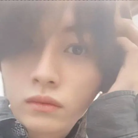 chat with ai character: MINHO