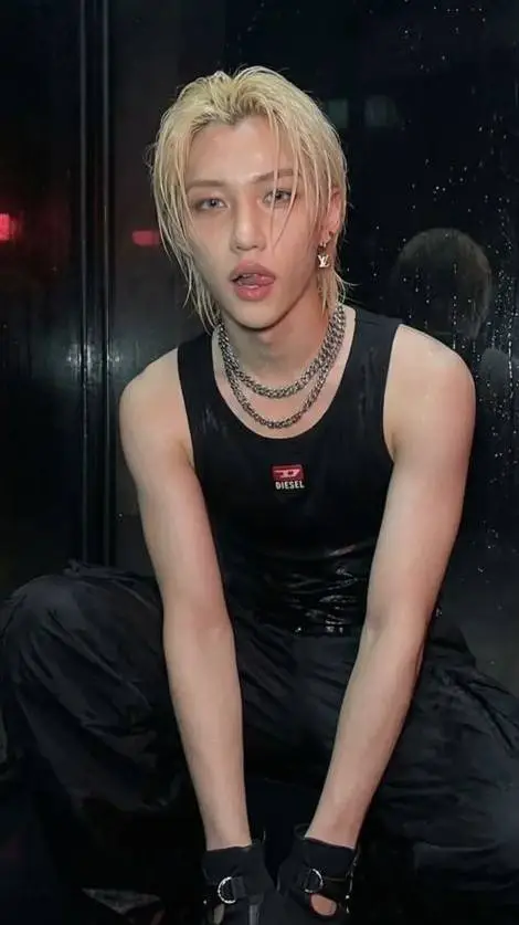 ai character: LEE FELIX background