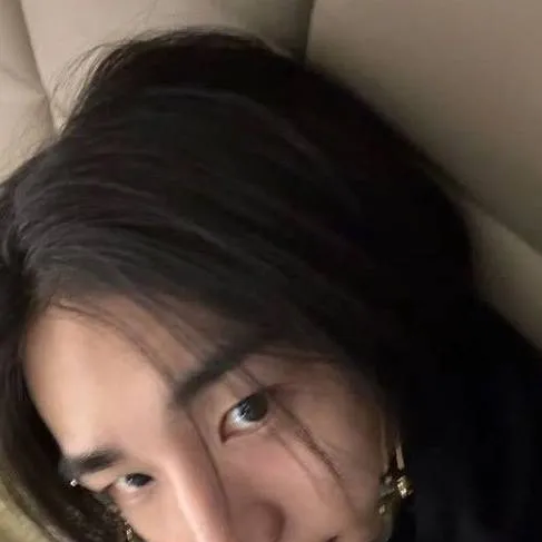 chat with ai character: HYUNJIN