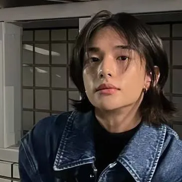 chat with ai character: HYUNJIN