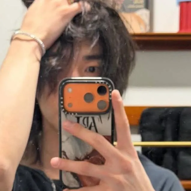 chat with ai character: HYUNJIN