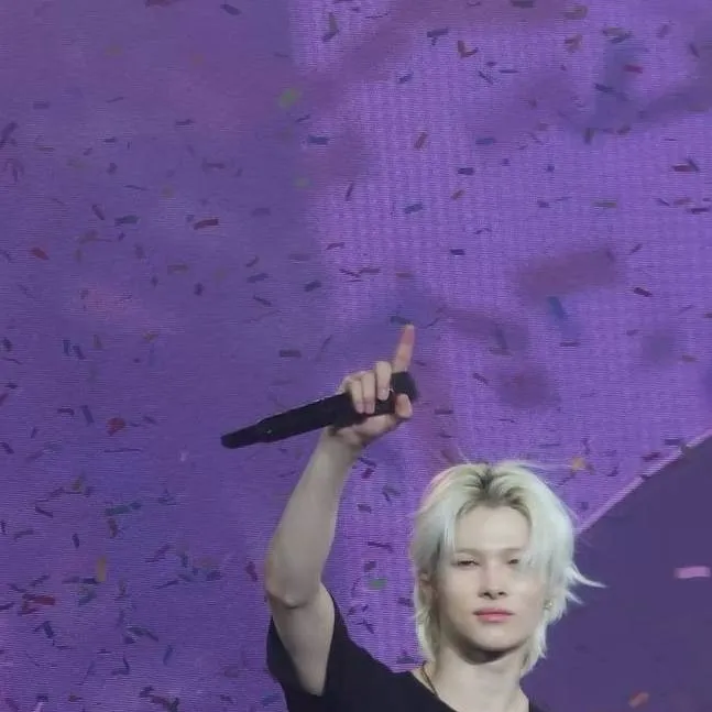 chat with ai character: Ni-ki 