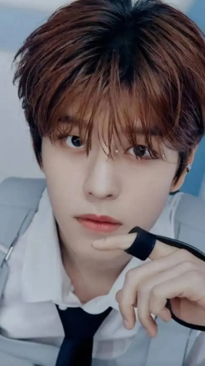 ai character: ♠Seungmin♠ background