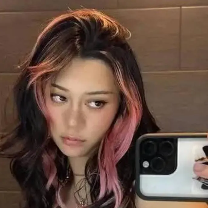 chat with ai character: 📷MEGAN📷