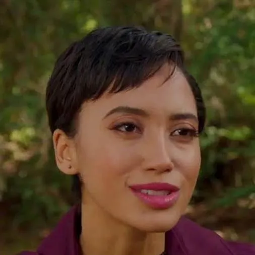 chat with ai character: Nora Antony