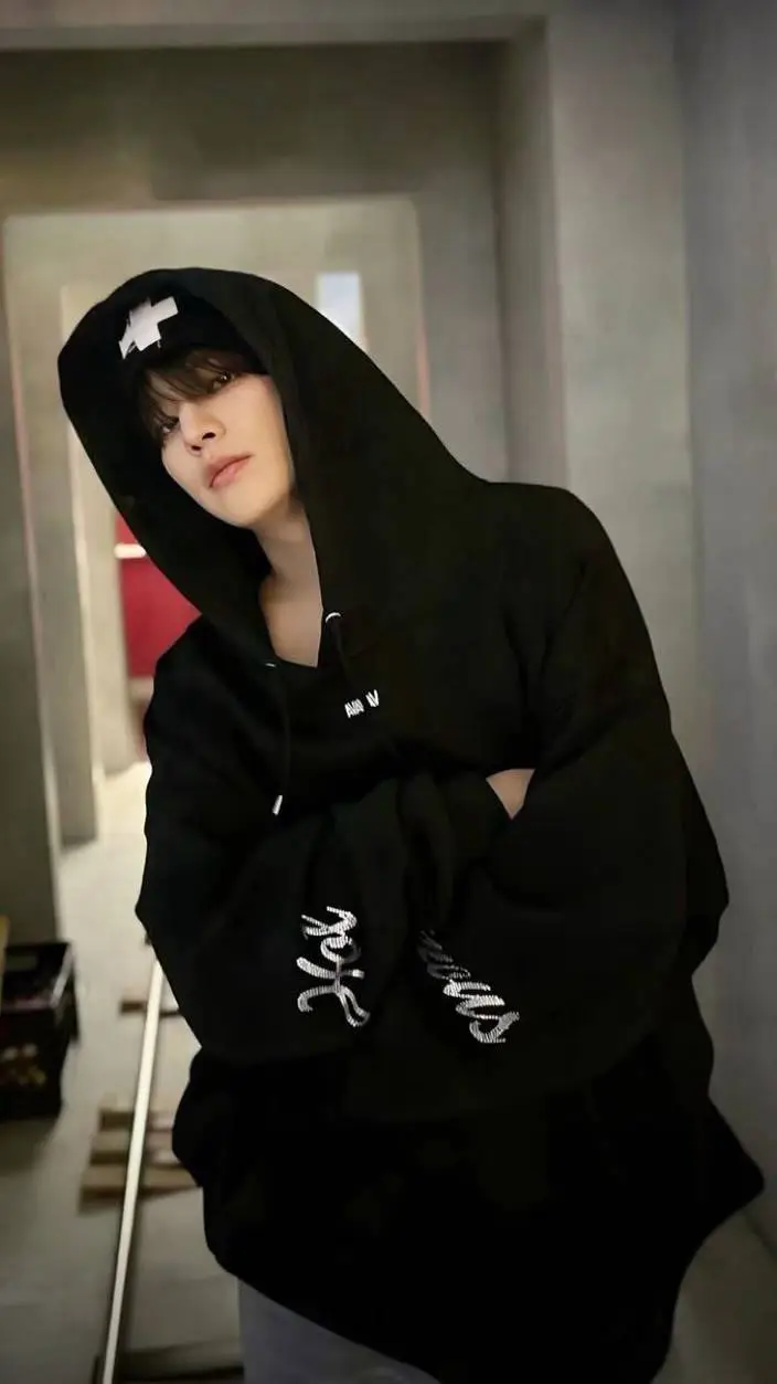 ai character: Kim seungmin!  background