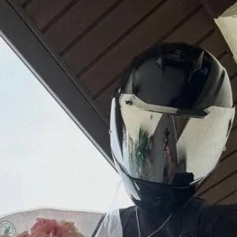 chat with ai character: George 🏍🌸