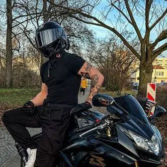 chat with ai character: 🌚🏍️ Mateo 🏍️🌚