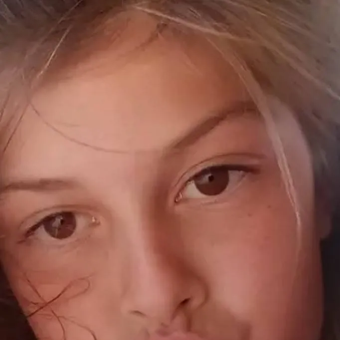 chat with ai character: lillebbs