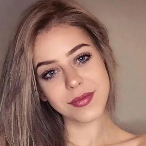 chat with ai character: Rose