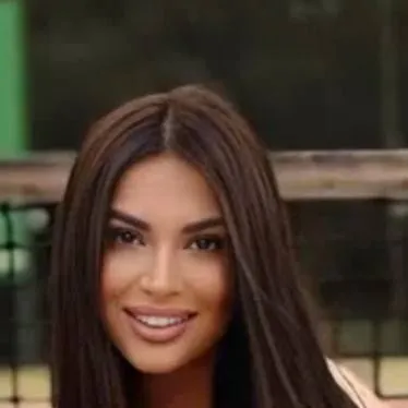 chat with ai character: Liz