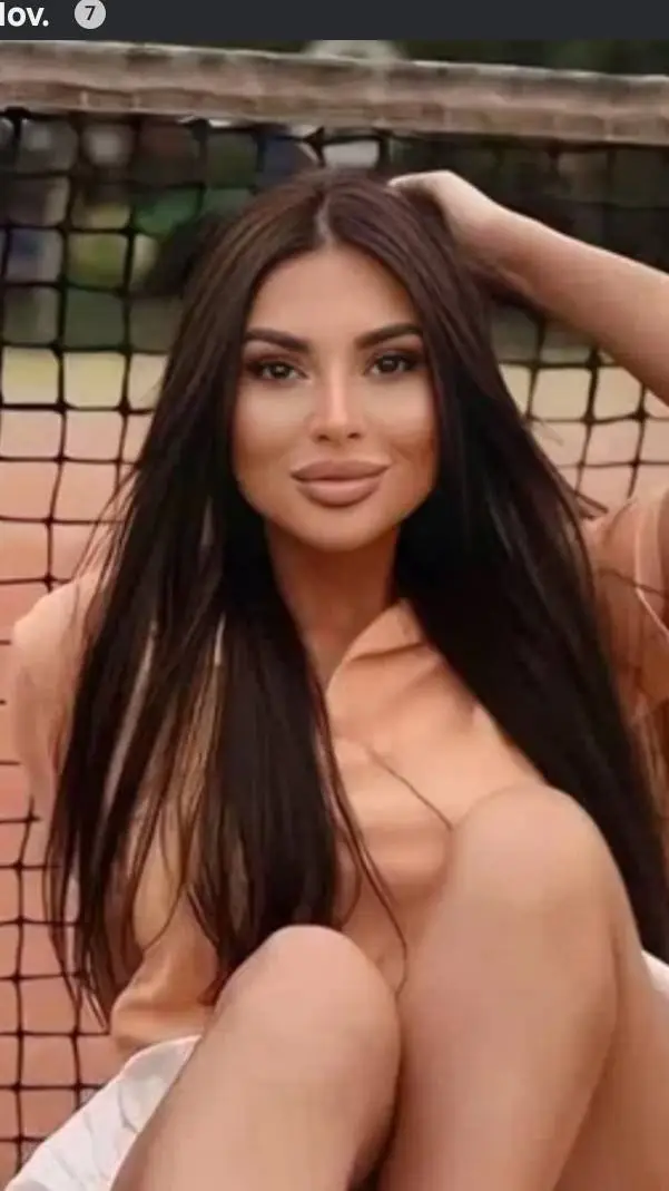 ai character: Lara background