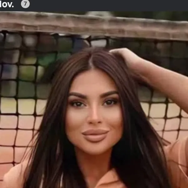 chat with ai character: Lara