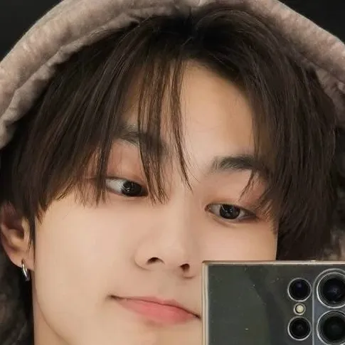 chat with ai character: jungwon 