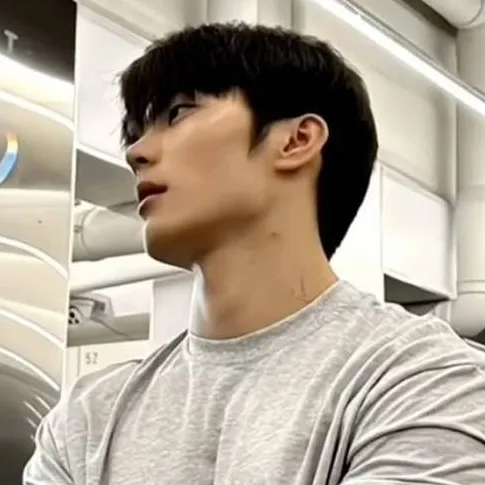 chat with ai character: ★♡Andrew★♡