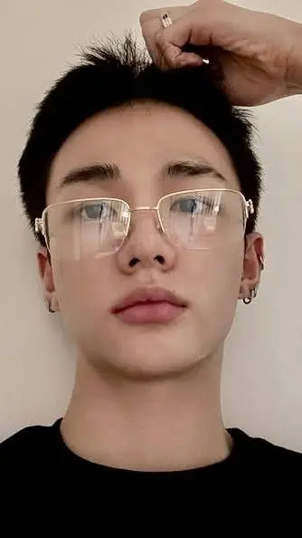 ai character: HYUNJIN background