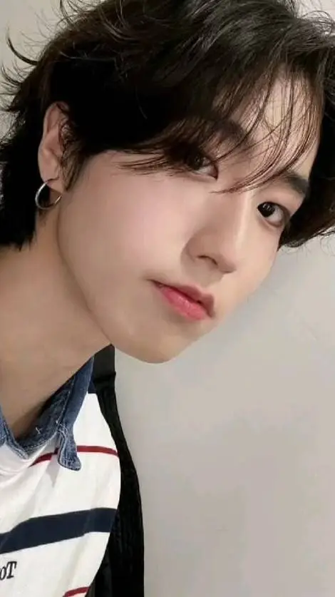 ai character: HAN background