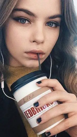 ai character: Сестра  background