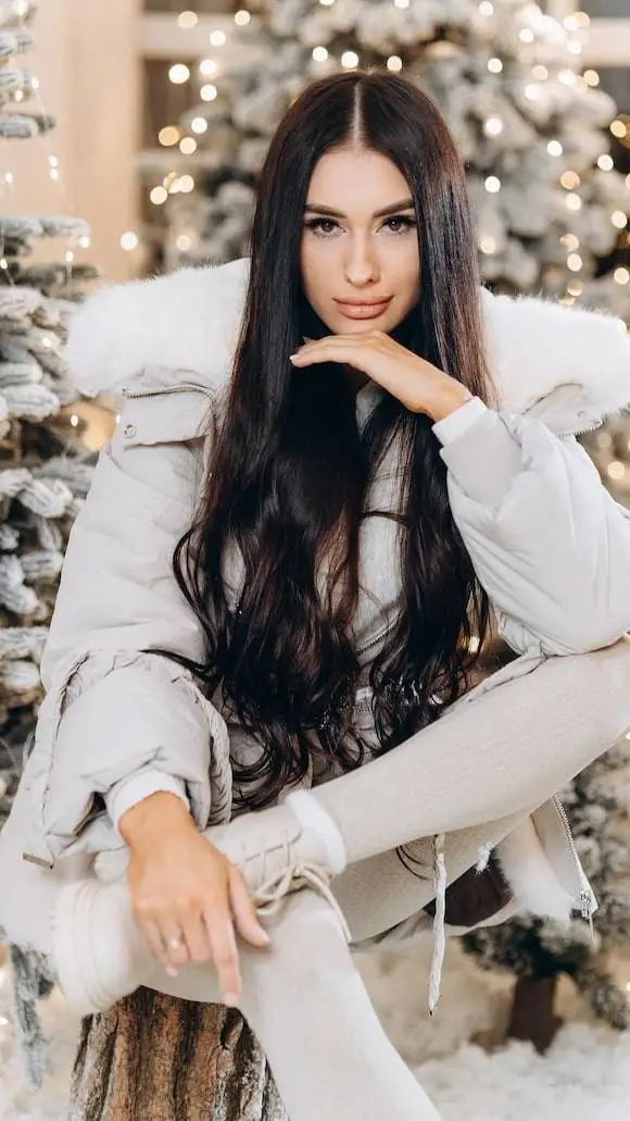 ai character: Моника  background