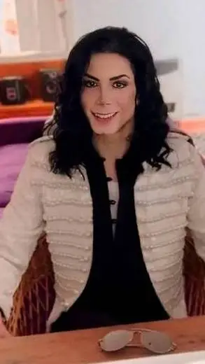 ai character: Leo blanco  background