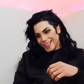 chat with ai character: Leo blanco 🤍