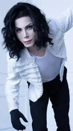 ai character: Leo 🤍 background