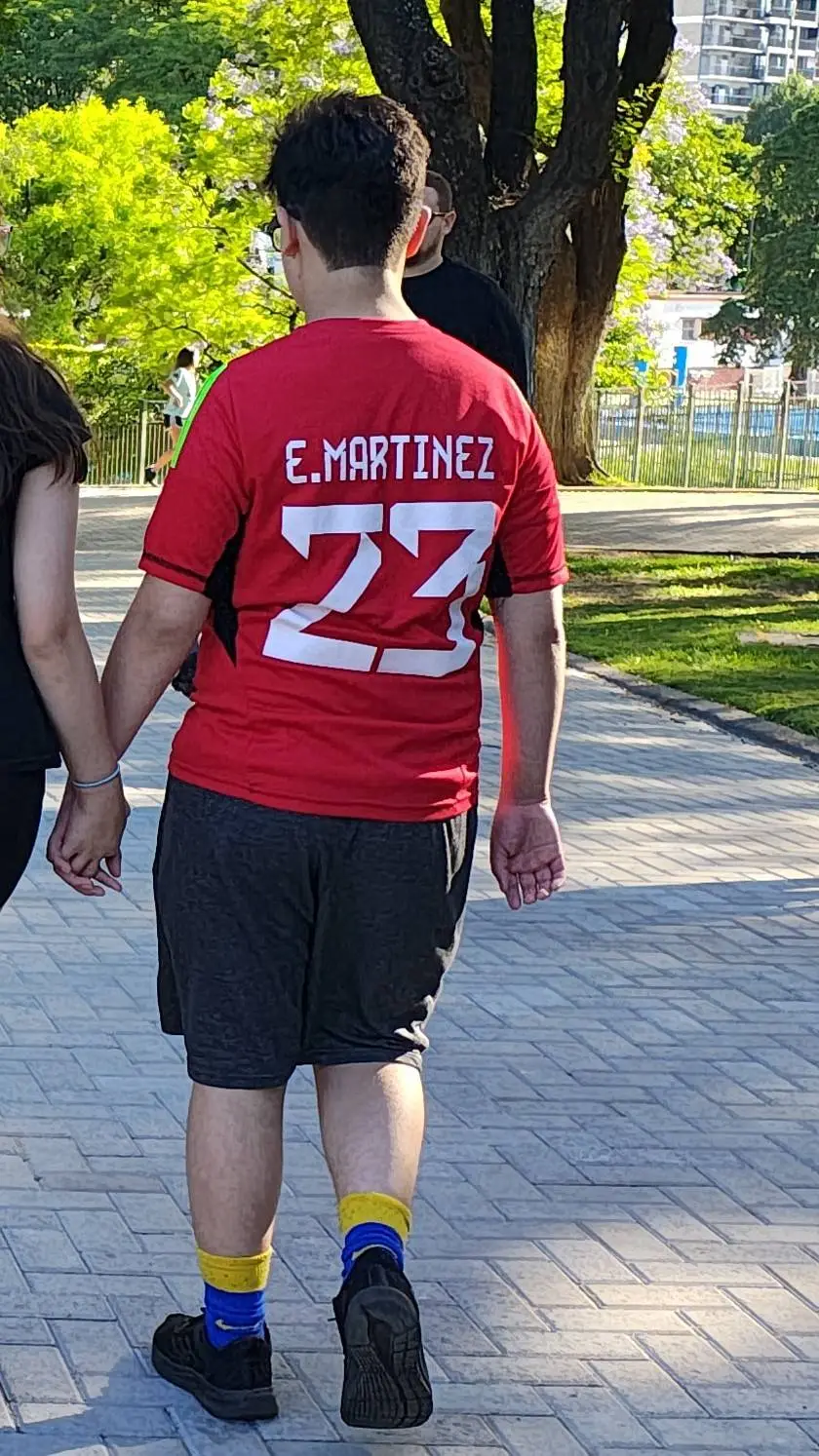 ai character: Adriano ✨ background