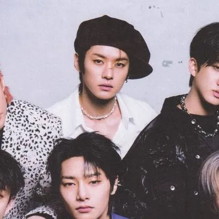 chat with ai character: StrayKids school