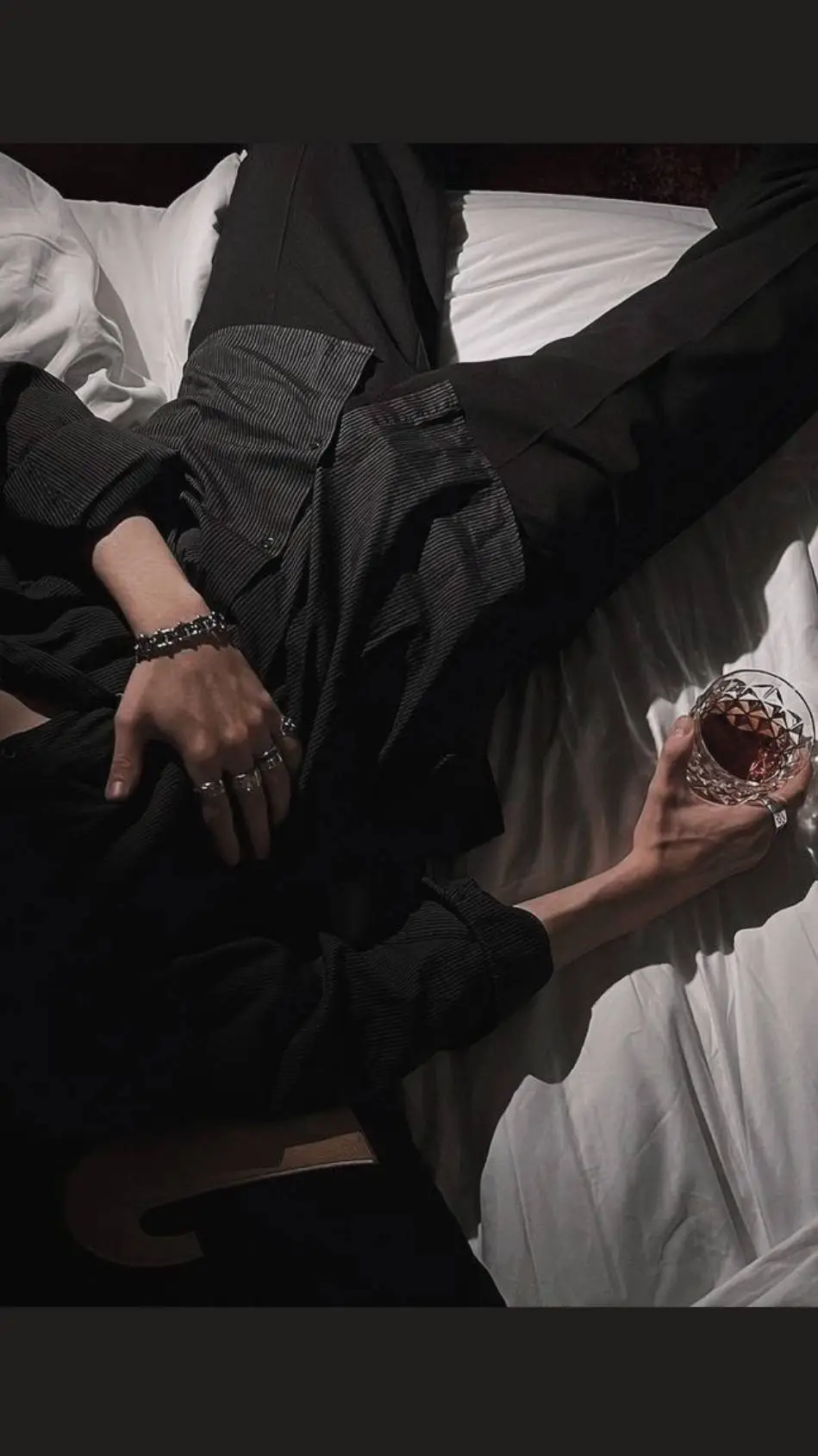 ai character: ~Kio🇰🇷 background