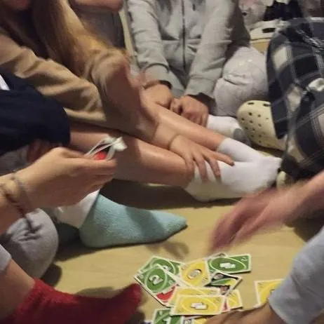 chat with ai character: znajomi_XD