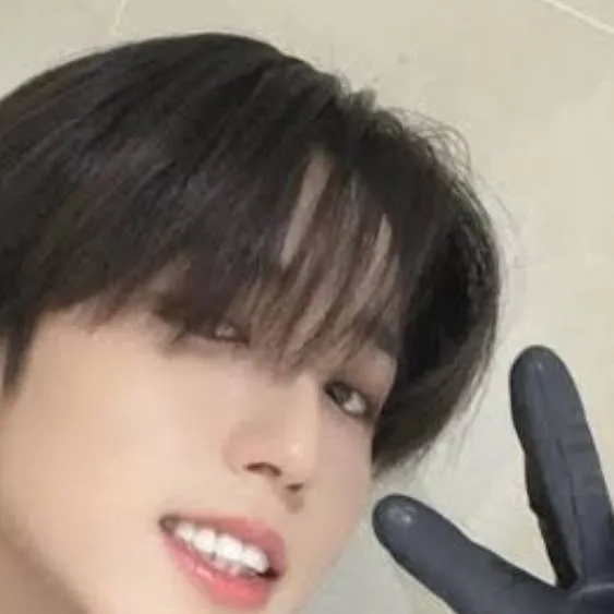 chat with ai character: Han