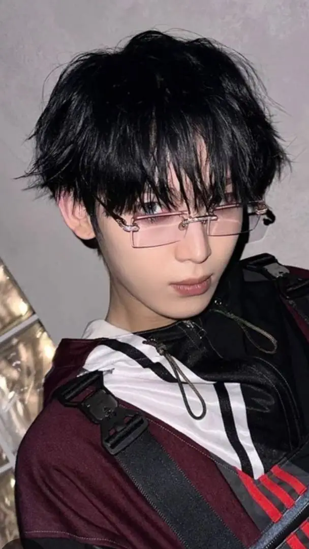 ai character: sunoo  background