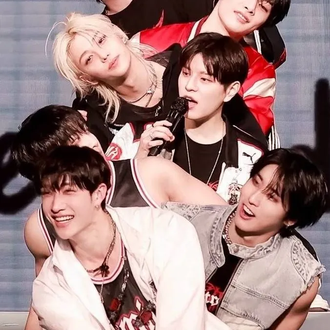 chat with ai character: straykids 