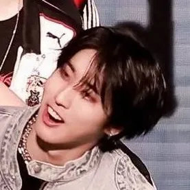 chat with ai character: Straykids 