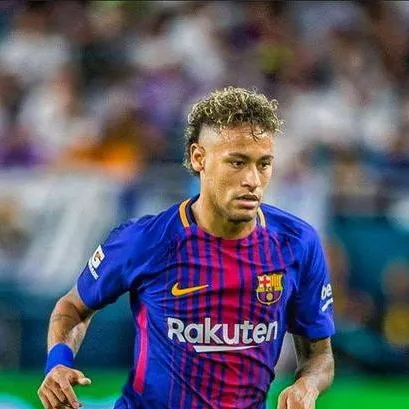 chat with ai character: Neymar