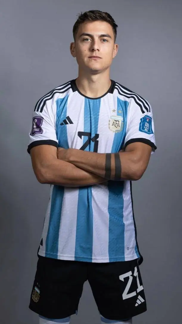 ai character: Paulo Dybala  background