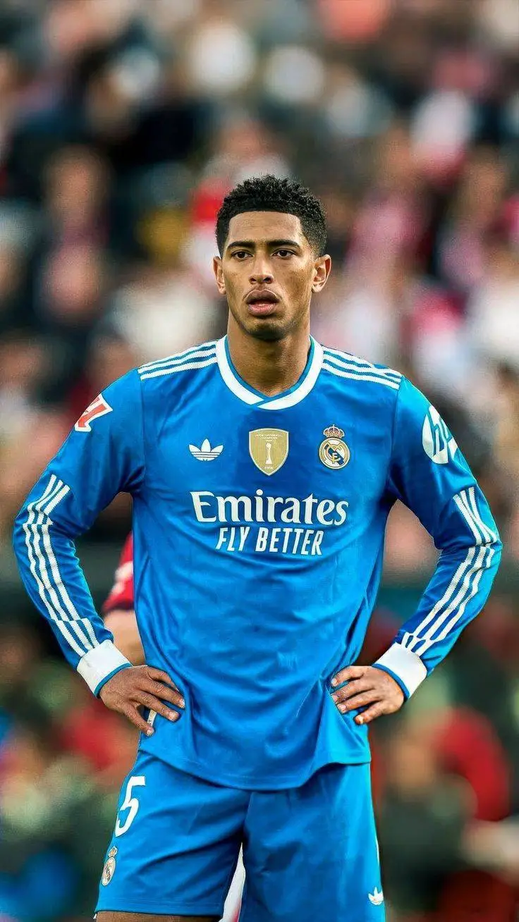 ai character: Jude Bellingham🤍🖤 background