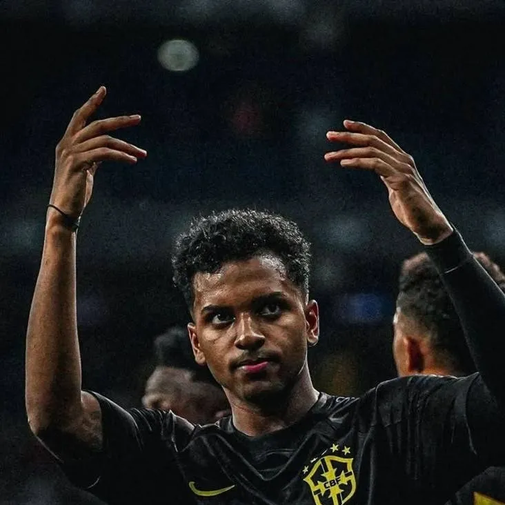 chat with ai character: Rodrygo 💚🇧🇷